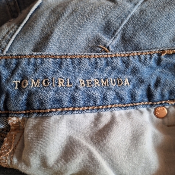 American Eagle distressed jean shorts s - Picture 6 of 6